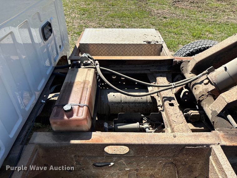 image for item EO4243 2006 Ford F350 Super Duty dump bed pickup truck