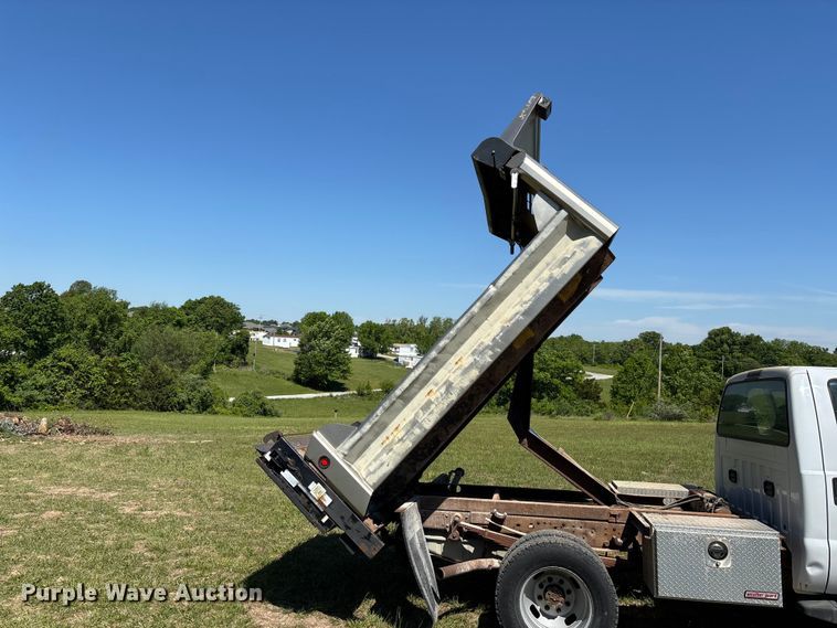 image for item EO4243 2006 Ford F350 Super Duty dump bed pickup truck