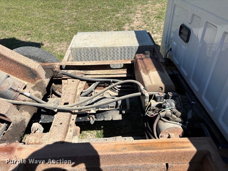 image for item EO4243 2006 Ford F350 Super Duty dump bed pickup truck
