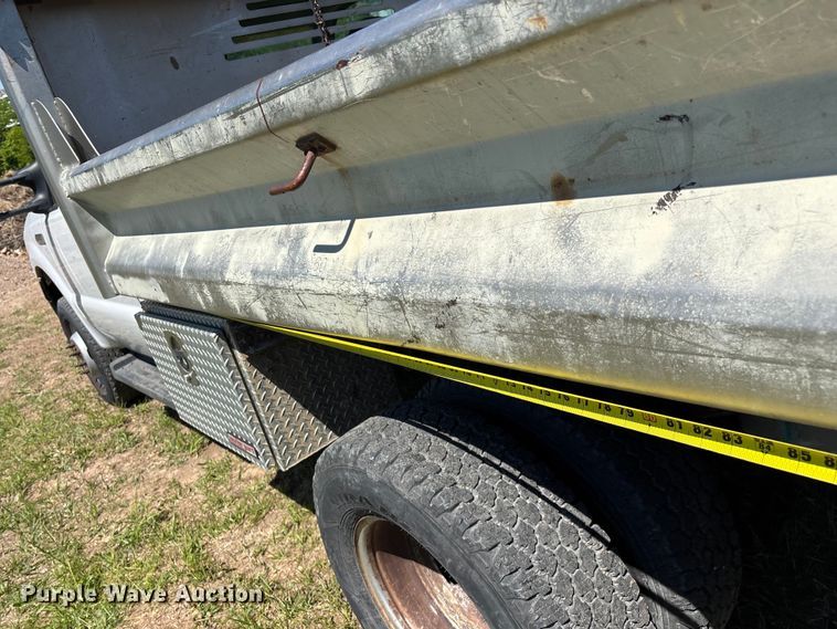image for item EO4243 2006 Ford F350 Super Duty dump bed pickup truck