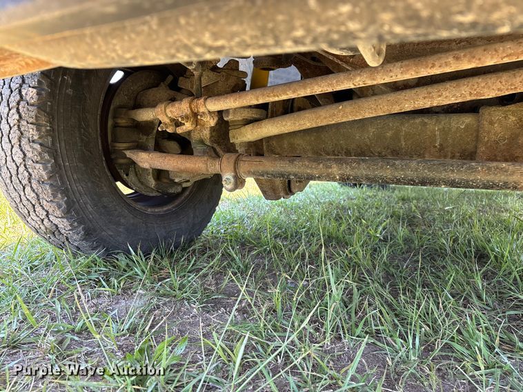 image for item EO4243 2006 Ford F350 Super Duty dump bed pickup truck