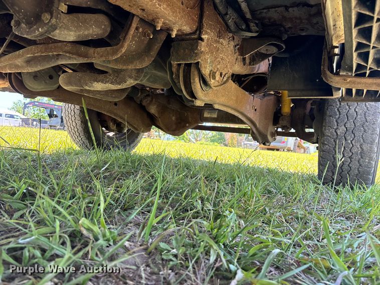 image for item EO4243 2006 Ford F350 Super Duty dump bed pickup truck