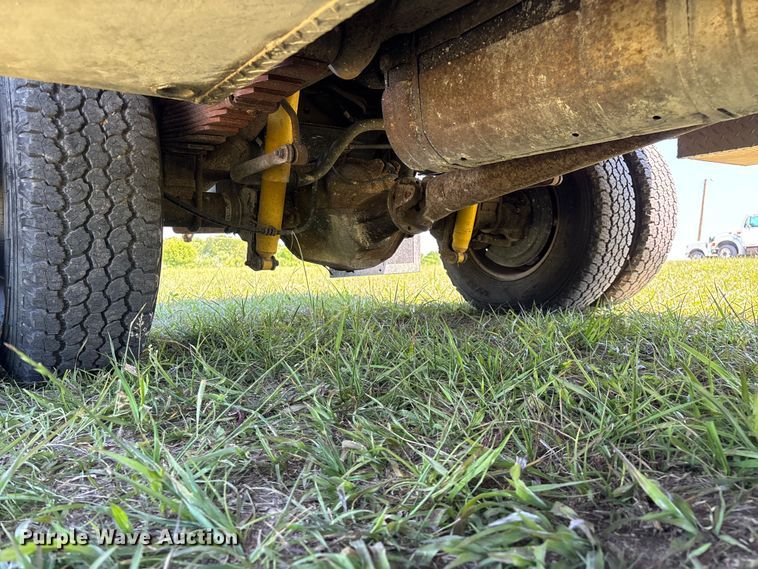 image for item EO4243 2006 Ford F350 Super Duty dump bed pickup truck