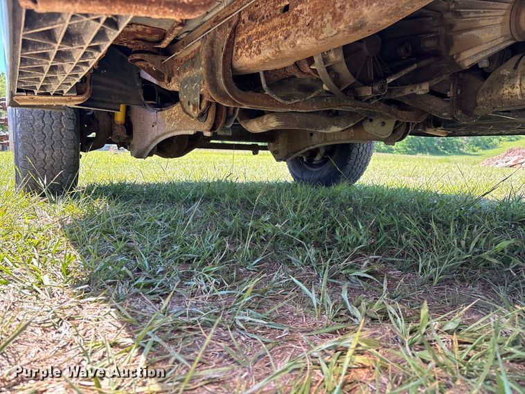 image for item EO4243 2006 Ford F350 Super Duty dump bed pickup truck