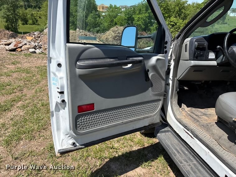 image for item EO4243 2006 Ford F350 Super Duty dump bed pickup truck
