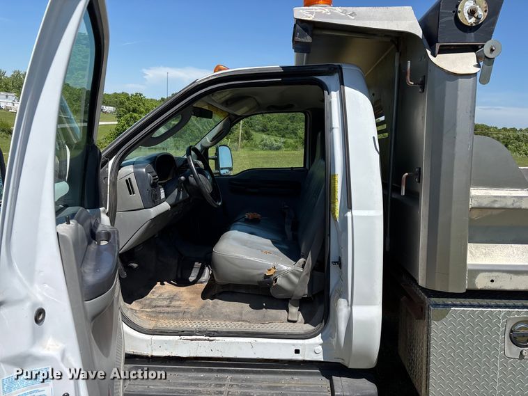 image for item EO4243 2006 Ford F350 Super Duty dump bed pickup truck