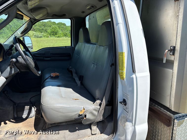image for item EO4243 2006 Ford F350 Super Duty dump bed pickup truck
