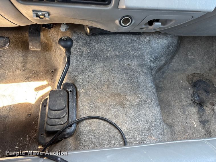 image for item EO4243 2006 Ford F350 Super Duty dump bed pickup truck