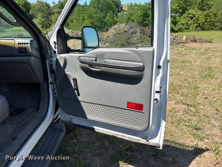 image for item EO4243 2006 Ford F350 Super Duty dump bed pickup truck
