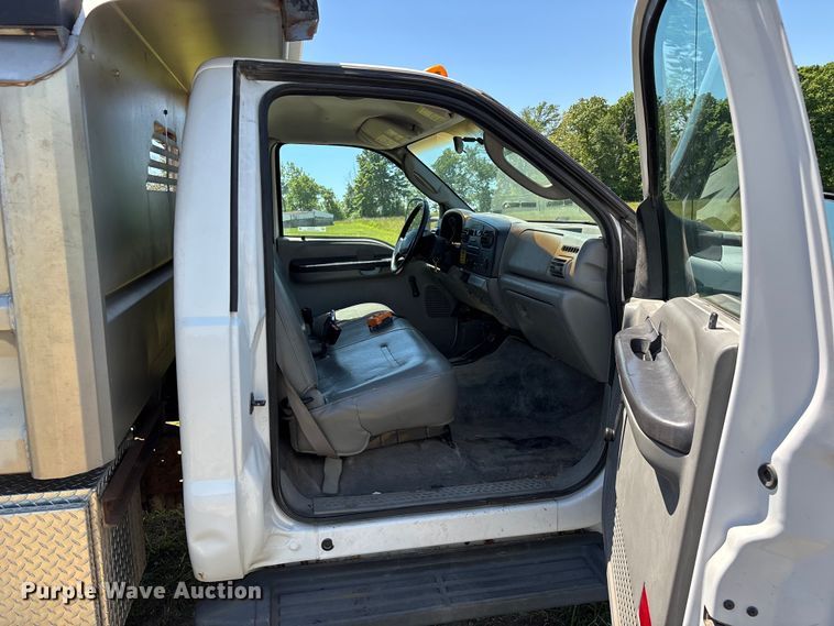 image for item EO4243 2006 Ford F350 Super Duty dump bed pickup truck