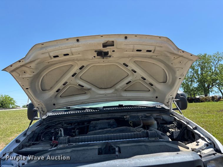 image for item EO4243 2006 Ford F350 Super Duty dump bed pickup truck