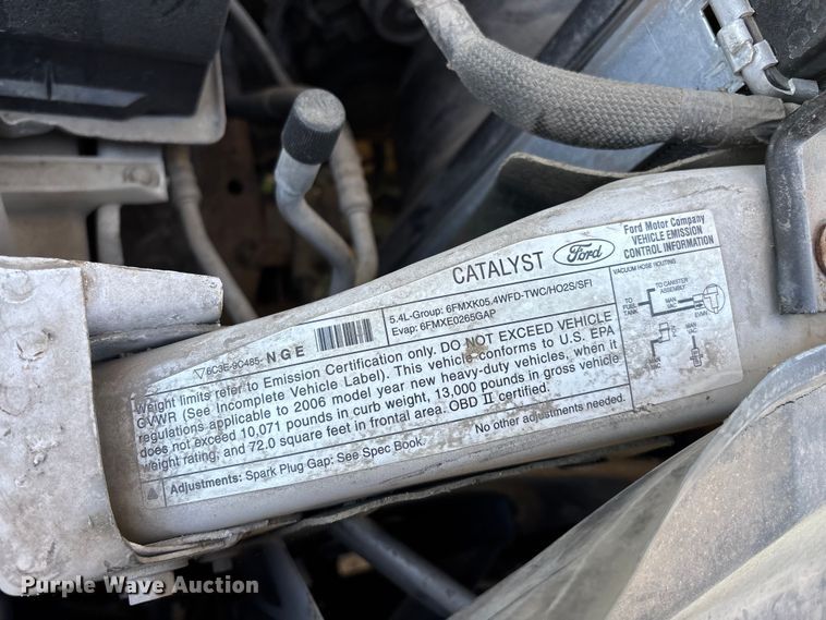 image for item EO4243 2006 Ford F350 Super Duty dump bed pickup truck