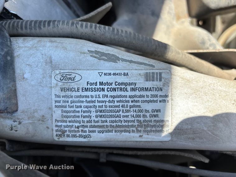 image for item EO4243 2006 Ford F350 Super Duty dump bed pickup truck