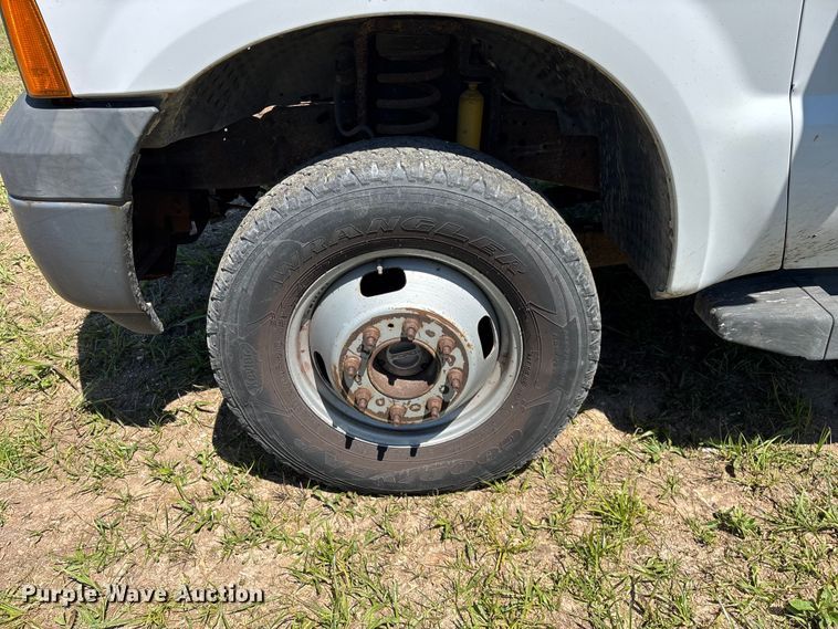 image for item EO4243 2006 Ford F350 Super Duty dump bed pickup truck