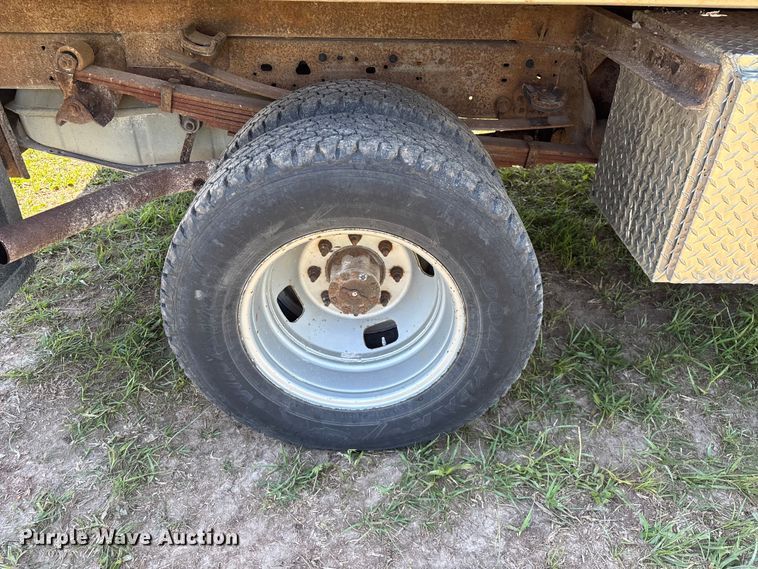 image for item EO4243 2006 Ford F350 Super Duty dump bed pickup truck