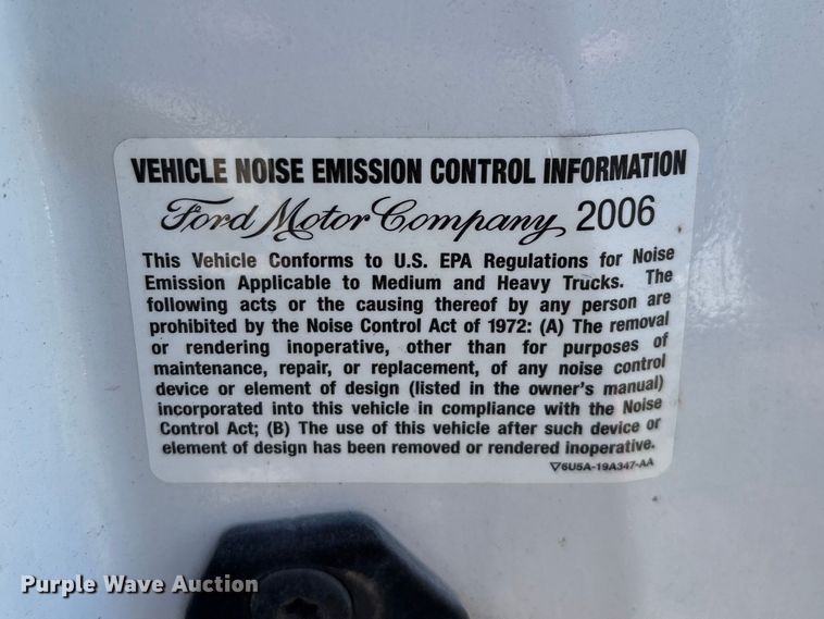 image for item EO4243 2006 Ford F350 Super Duty dump bed pickup truck