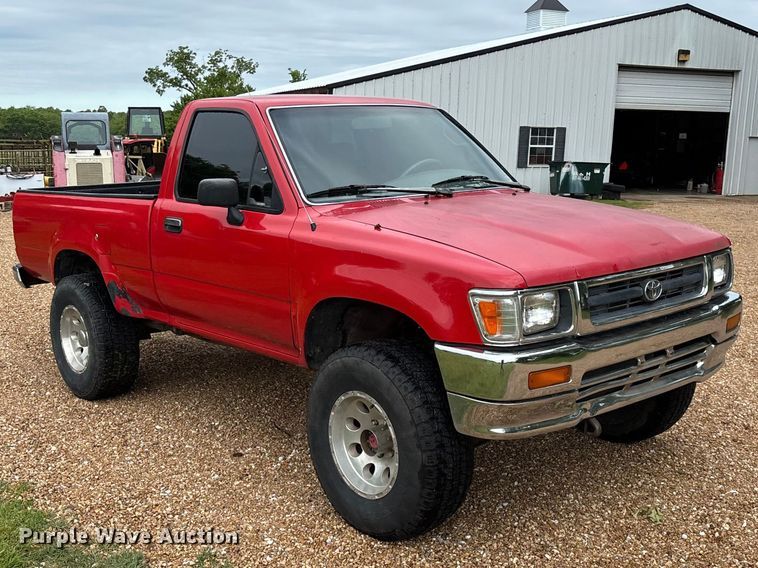 image for item EO4249 1992 Toyota DLX pickup truck