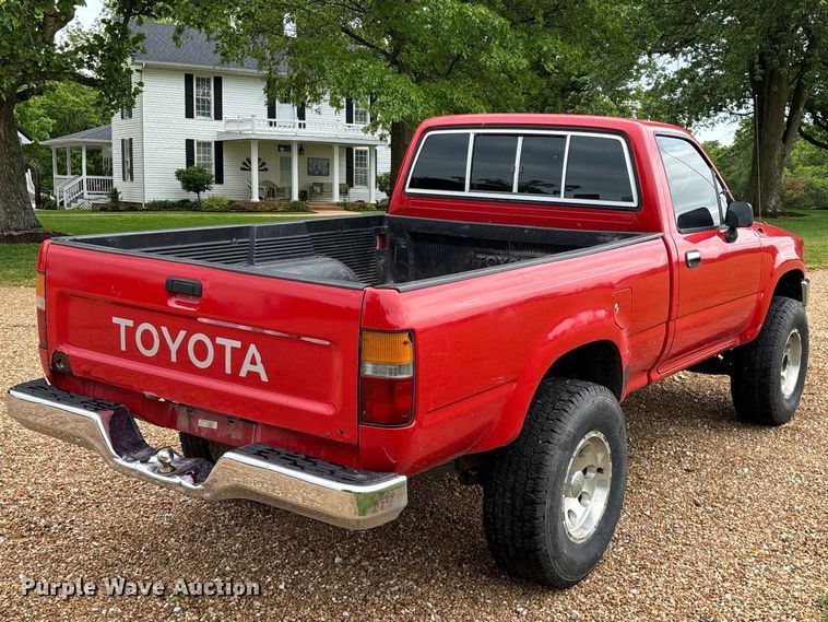 image for item EO4249 1992 Toyota DLX pickup truck