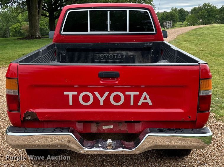 image for item EO4249 1992 Toyota DLX pickup truck