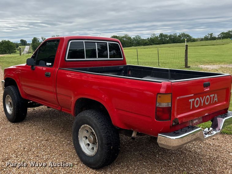 image for item EO4249 1992 Toyota DLX pickup truck