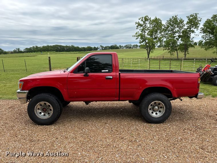 image for item EO4249 1992 Toyota DLX pickup truck