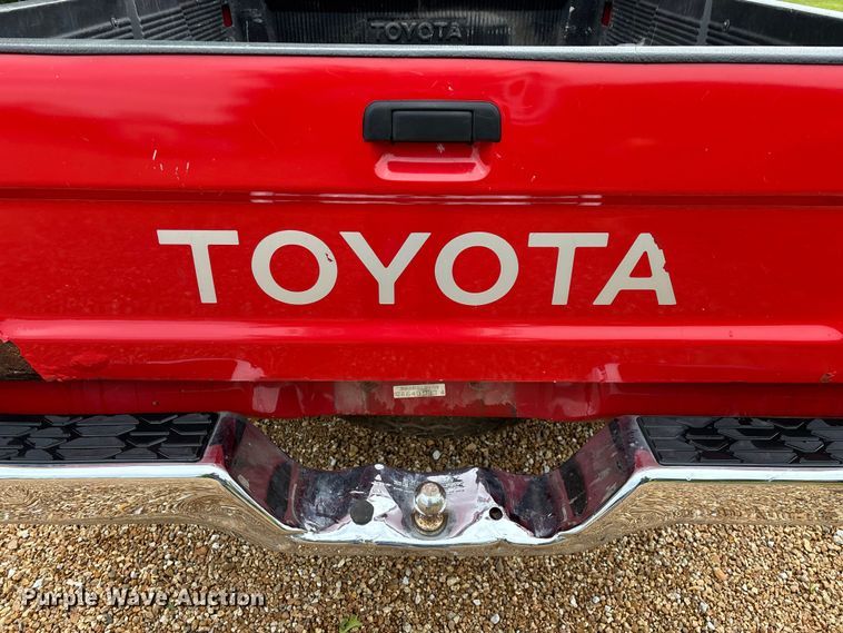 image for item EO4249 1992 Toyota DLX pickup truck