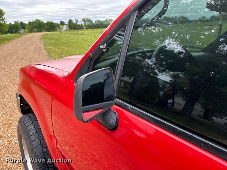 image for item EO4249 1992 Toyota DLX pickup truck