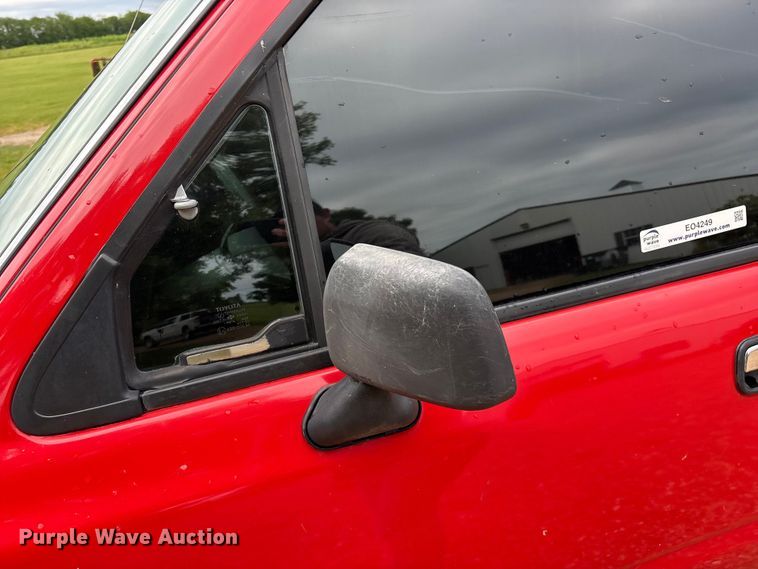 image for item EO4249 1992 Toyota DLX pickup truck