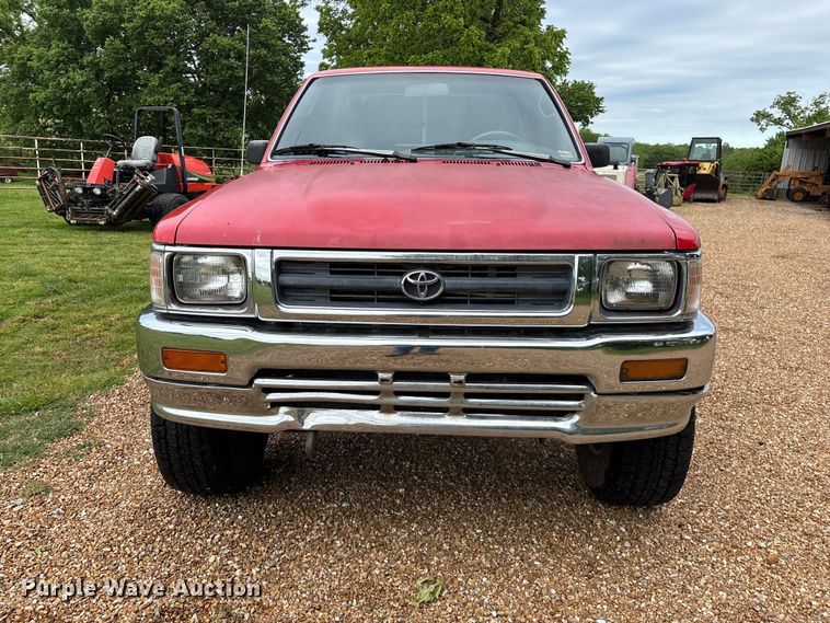 image for item EO4249 1992 Toyota DLX pickup truck