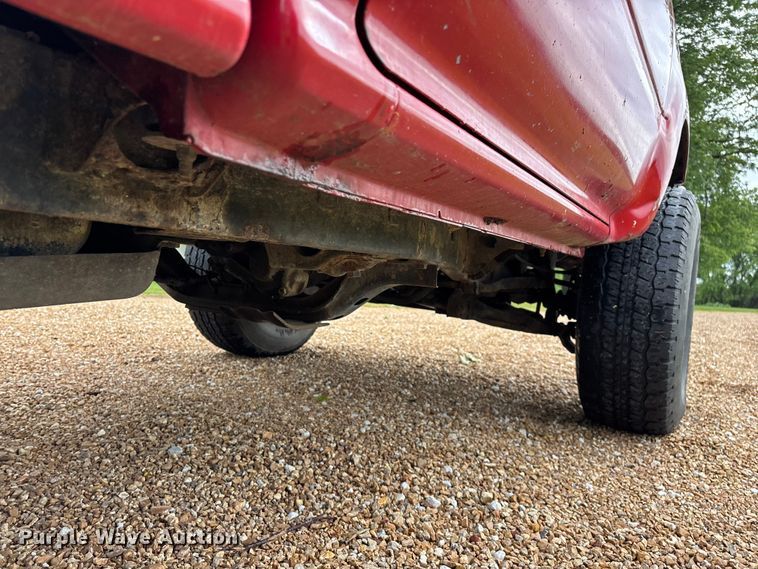image for item EO4249 1992 Toyota DLX pickup truck