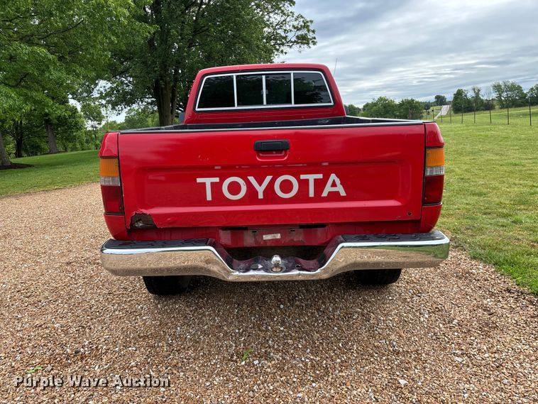 image for item EO4249 1992 Toyota DLX pickup truck