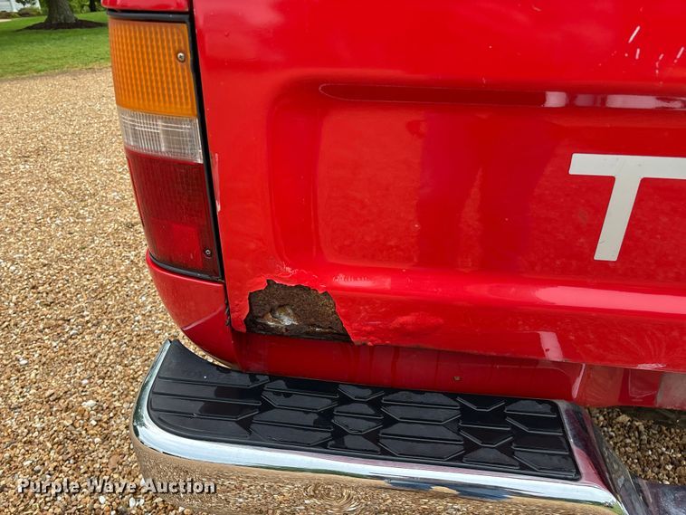 image for item EO4249 1992 Toyota DLX pickup truck