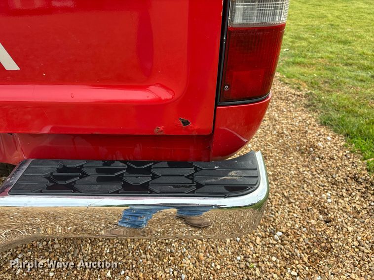 image for item EO4249 1992 Toyota DLX pickup truck