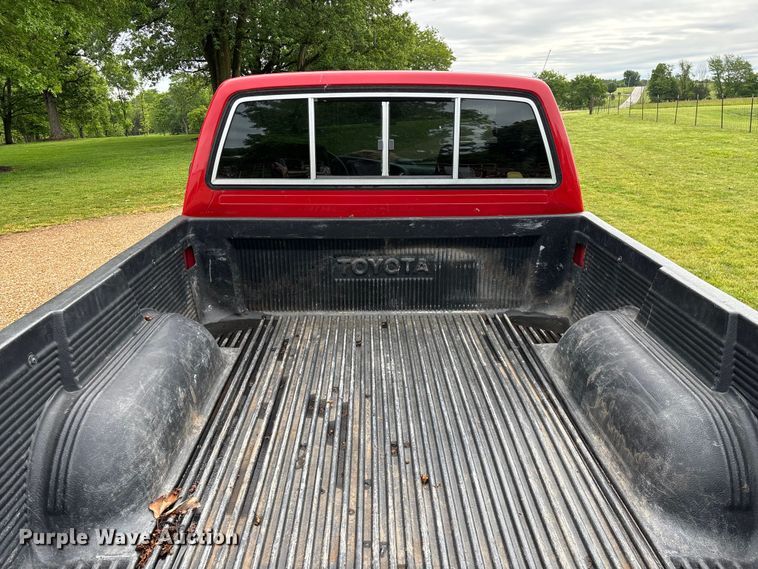 image for item EO4249 1992 Toyota DLX pickup truck