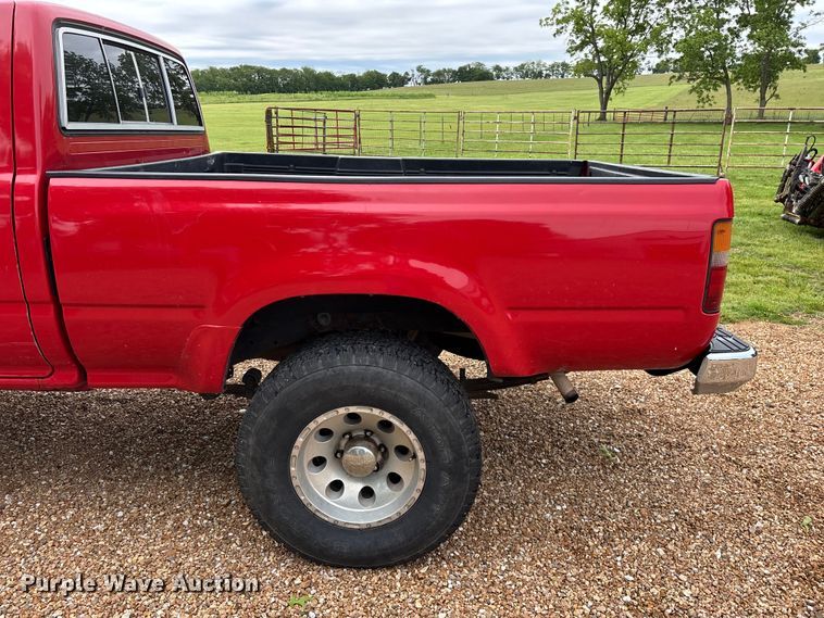 image for item EO4249 1992 Toyota DLX pickup truck