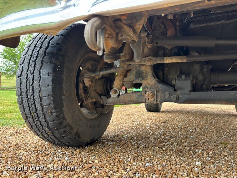 image for item EO4249 1992 Toyota DLX pickup truck
