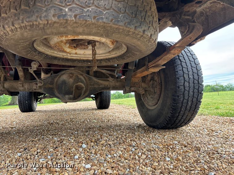 image for item EO4249 1992 Toyota DLX pickup truck