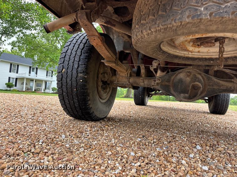 image for item EO4249 1992 Toyota DLX pickup truck