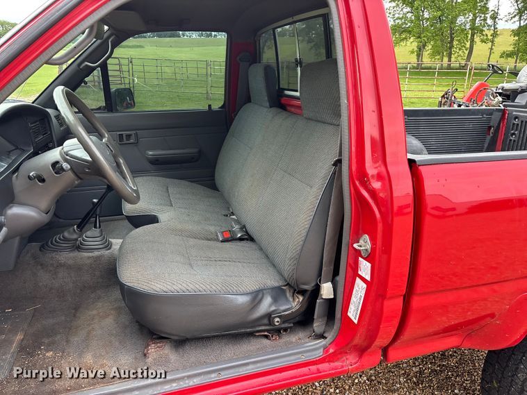 image for item EO4249 1992 Toyota DLX pickup truck