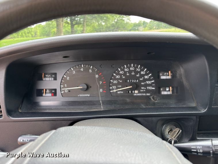 image for item EO4249 1992 Toyota DLX pickup truck