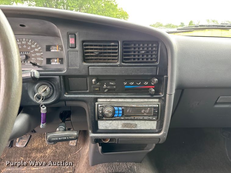 image for item EO4249 1992 Toyota DLX pickup truck