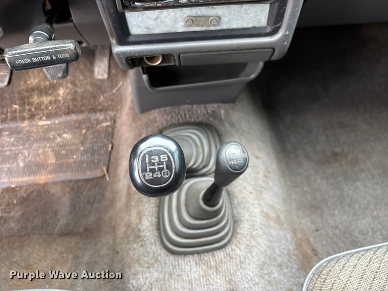 image for item EO4249 1992 Toyota DLX pickup truck