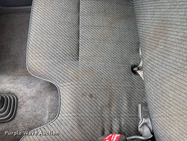 image for item EO4249 1992 Toyota DLX pickup truck