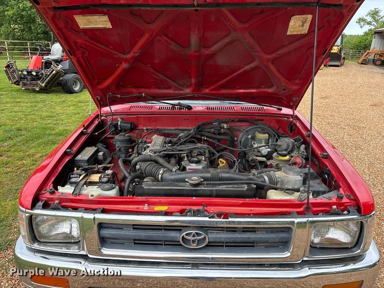 image for item EO4249 1992 Toyota DLX pickup truck