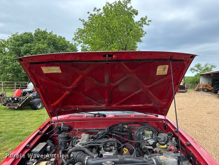 image for item EO4249 1992 Toyota DLX pickup truck