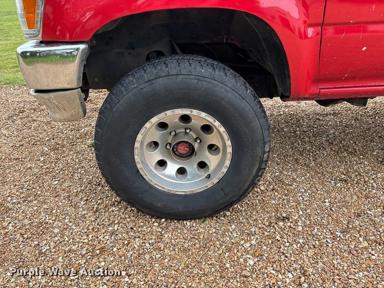 image for item EO4249 1992 Toyota DLX pickup truck