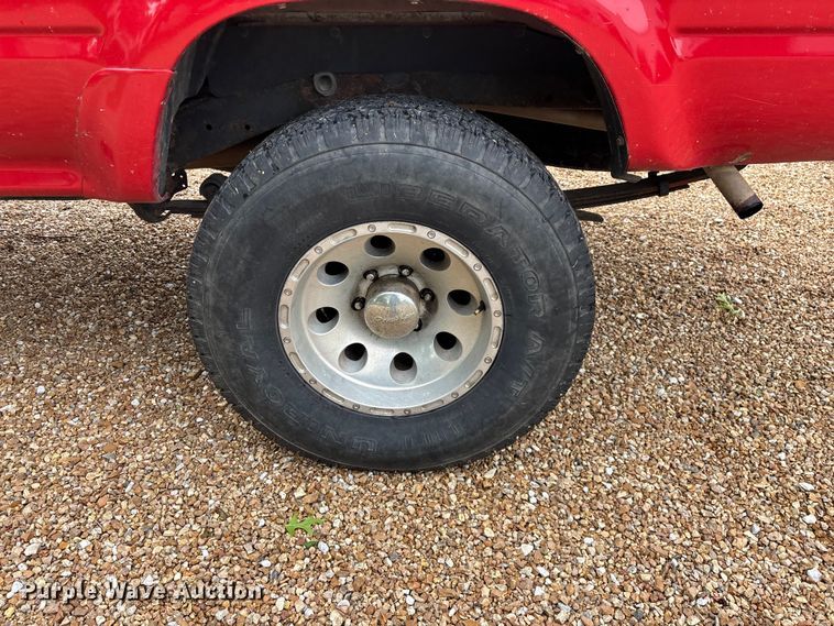 image for item EO4249 1992 Toyota DLX pickup truck