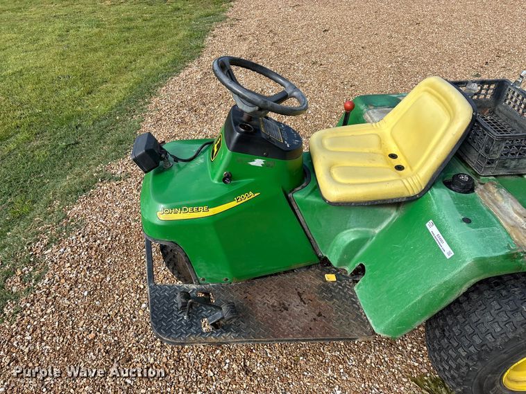 image for item EO4251 John Deere 1200A bunker rake