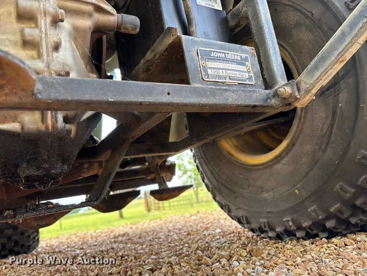 image for item EO4251 John Deere 1200A bunker rake