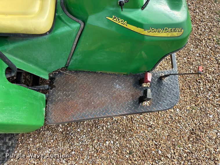 image for item EO4251 John Deere 1200A bunker rake